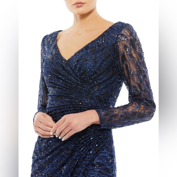 Mac Duggal 12412 NWT LONG SLEEVE RUCHED SEQUINED V-NECK GOWN - Picture 4 of 12